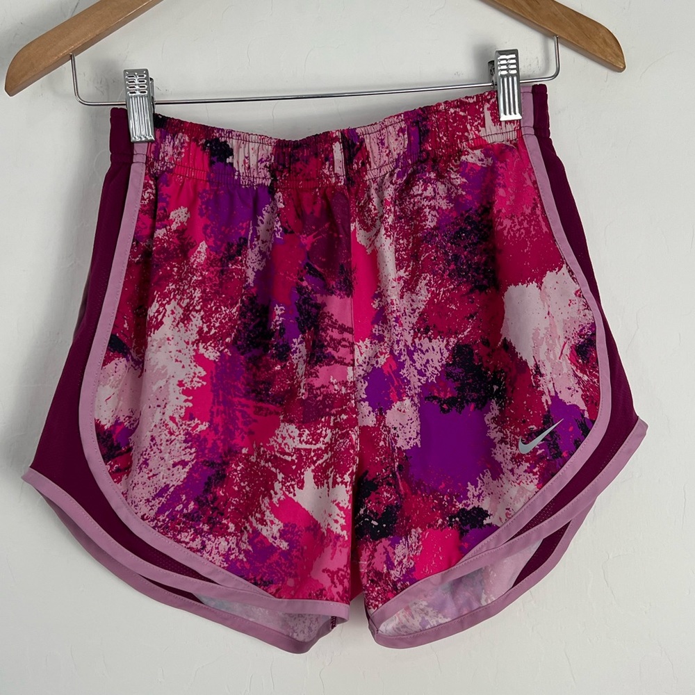 Nike Size Small low cut running style short light weight fabric bright p…